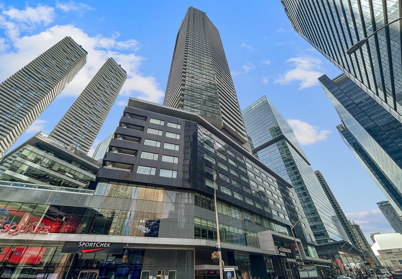 ph5103-65-bremner-boulevard-toronto